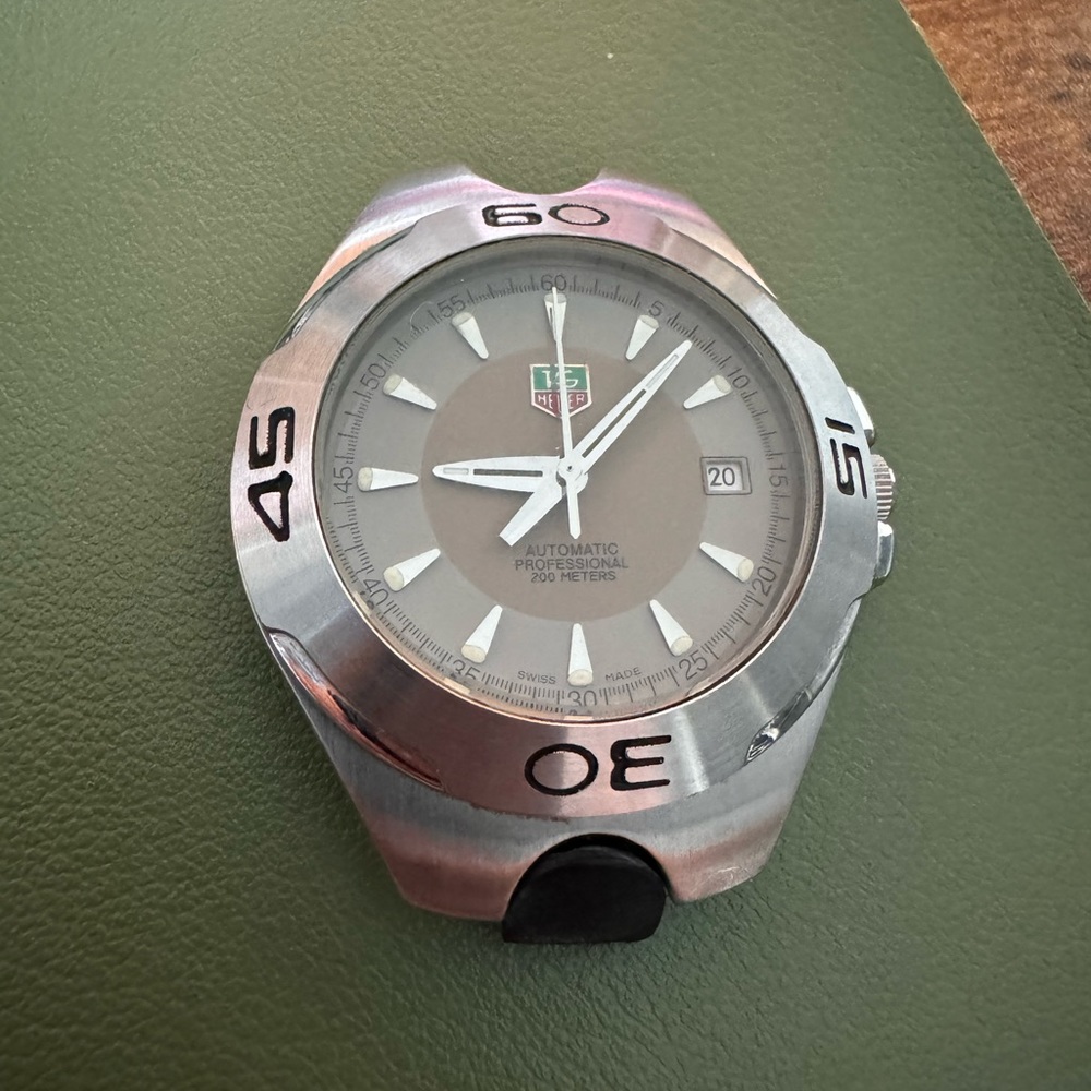 Men’s watch. Tag Heuer.